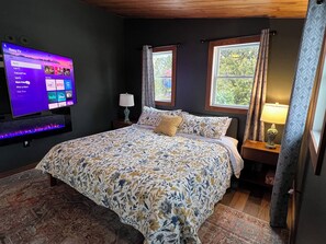 3 bedrooms, desk, iron/ironing board, WiFi