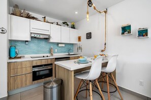 Private kitchen - Hidden Gem With Breathtaking Ocean and Pool Views (Oranjestad)