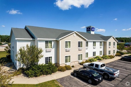 Exterior. The Evansville Inn