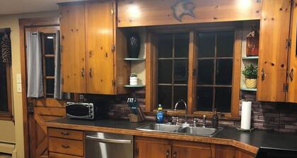 Family Friendly 3-bedroom house less than 15 minutes from Sunday River!
