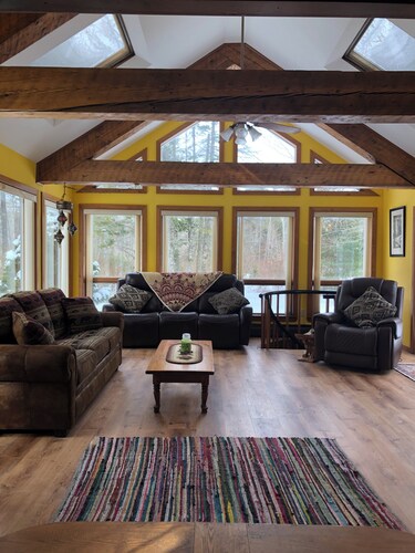 Family Friendly 3-bedroom house less than 15 minutes from Sunday River!