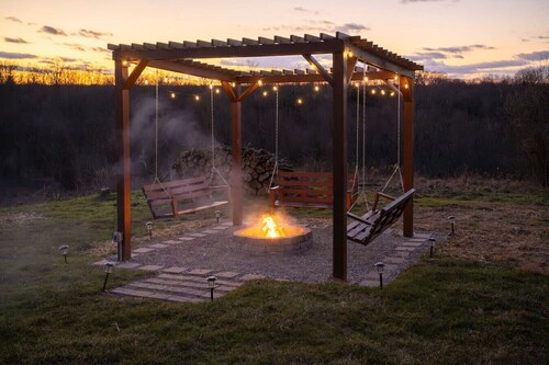 The Ridge Cabin! 15-minutes from the ARK