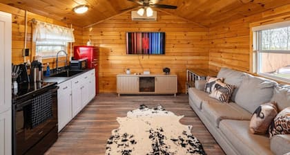 The Ridge Cabin! 15-minutes from the ARK