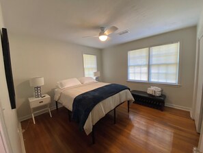 4 chambres, fer et planche à repasser, accès au Wi-Fi (inclus)