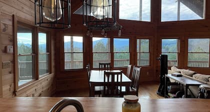 Gorgeous Cabin Private Retreat on 15 acres