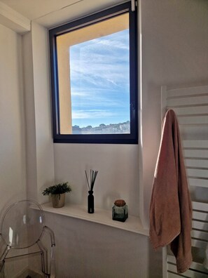 Interior - Villa with heated pool garden air conditioning private parking 2 bedrooms La Ciotat (La Ciotat)