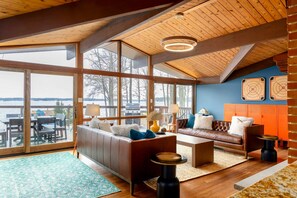 Smart TV, video games, offices - Lakefront Lake Anna Views, Dock, Hot Tub, Firepit (Bumpass)