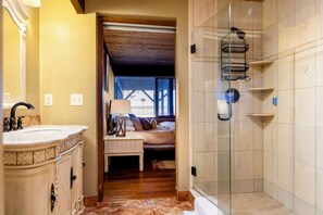 Shower, hair dryer, towels, shampoo - Lakefront Lake Anna Views, Dock, Hot Tub, Firepit (Bumpass)