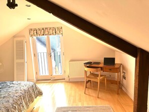 2 bedrooms, iron/ironing board, WiFi, bed sheets - Stunning duplex apartment in listed building (Penryn)