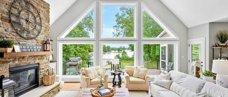 Smart TV, chimenea, videojuegos y oficina