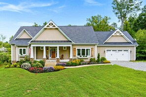 A charming and spacious home with beautiful landscaping, a welcoming front porch, and a two-car garage in a serene setting. - Lakefront Lake Anna 5 Suites, Dock, Beach (Mineral)
