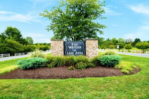 The rental includes access to The Waters community amenities, including a marina, swimming pool, tennis courts, picnic pavilions, a playground, and a sandy beach with lakefront views. - Lakefront Lake Anna 5 Suites, Dock, Beach (Mineral)