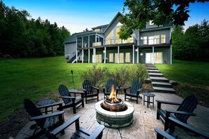 Property grounds - NEW 6BR Lakefront Lake Anna 5 Suites, Dock, Beach (Mineral)