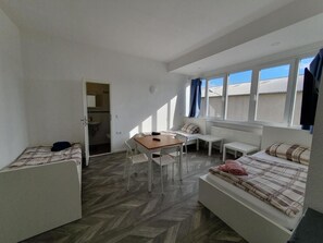 Basic Triple Room | Desk, free WiFi - Akdeniz Pension (Ludwigsfelde)