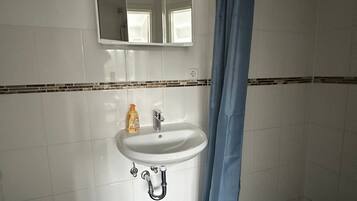Towels, soap, shampoo, toilet paper