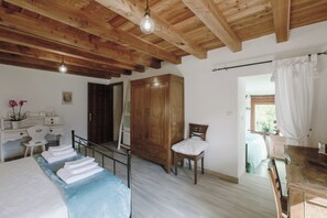 1 bedroom, iron/ironing board, free WiFi, bed sheets - The Borghetto of Pedevilla, mountain house with garden and barbecue. (Borgo Valbelluna)