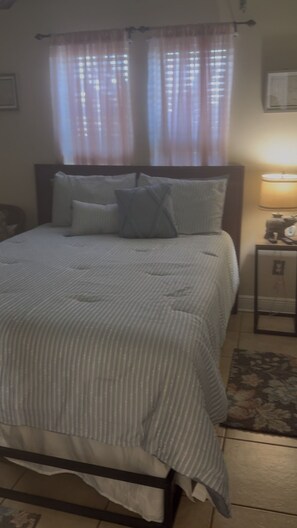 3 chambres, fer et planche à repasser, Wi-Fi, draps fournis