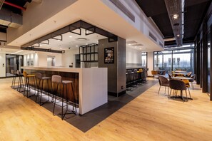 Bar (on property) - Designer One Bed Apt | No Loadshedding (Cape Town)
