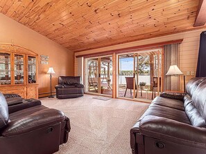 TV connectée, cheminée, baby-foot