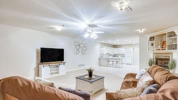 TV, fireplace