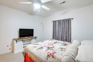 2 bedrooms, iron/ironing board, travel cot, Internet