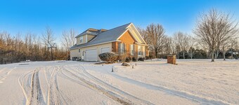 6 Mi to Town: Peaceful Lima Home!