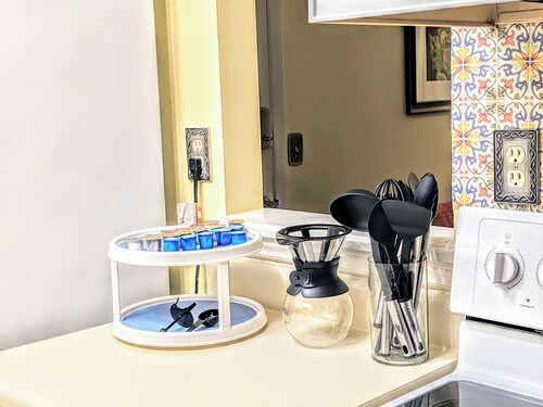 Cozy 2BR/1BA Condo with Modern Furnishings, High-Speed Wi-Fi, In-Unit Laundry