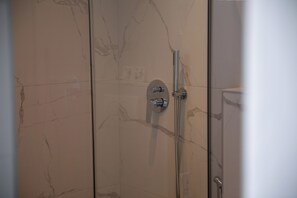 Doppel- oder Zweibettzimmer | Badezimmer