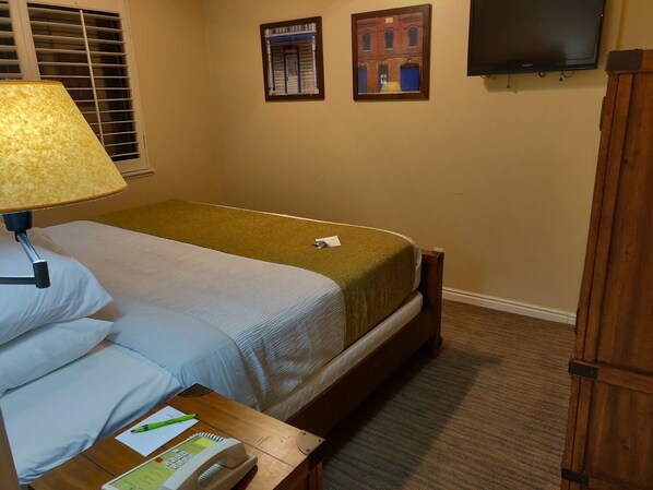 1 bedroom, desk, iron/ironing board, WiFi