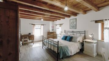 1 camera, una scrivania, ferro/asse da stiro, Wi-Fi