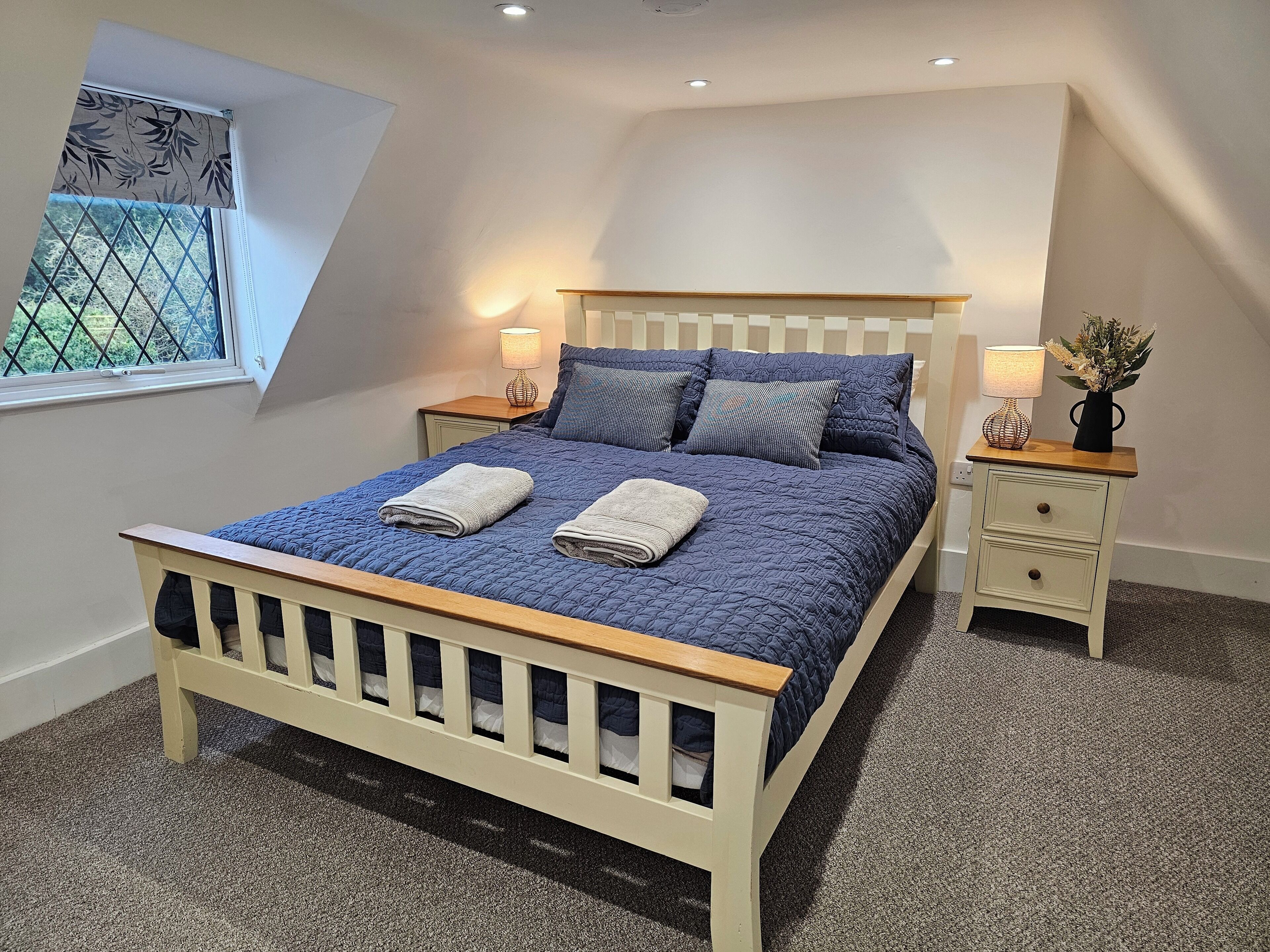 2 多间卧室、熨斗/熨衣板、WiFi、床单