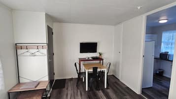 Chambre Deluxe avec lits jumeaux, vue jardin | Rideaux occultants, fer et planche Ă repasser, Wi-Fi gratuit