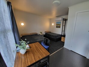 Standard Twin Room, Garden View | Blackout drapes, iron/ironing board, free WiFi - Rockfield Motel (Auckland)