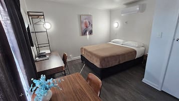 Verdunkelungsvorhänge, Bügeleisen/Bügelbrett, kostenloses WLAN