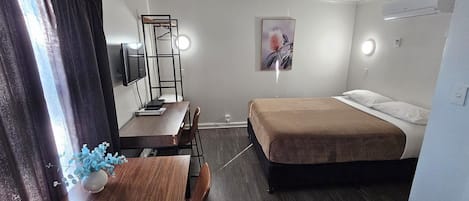 Standard Studio, Garden View | Blackout drapes, iron/ironing board, free WiFi
