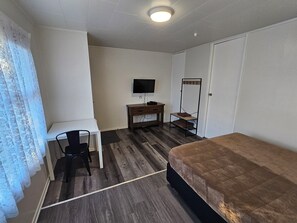 Deluxe Studio | Blackout drapes, iron/ironing board, free WiFi - Rockfield Motel (Auckland)