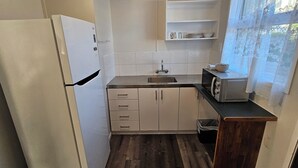 Microwave - Rockfield Motel (Auckland)