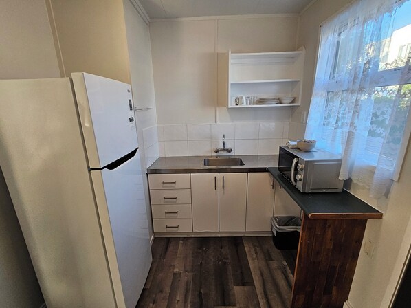 Microwave - Rockfield Motel (Auckland)