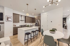 Microwave, oven, stovetop, dishwasher - Modern Congress Park Retreat (Denver)