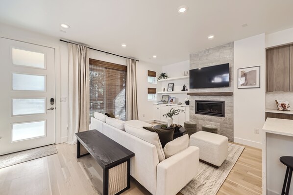 Smart-tv och eldstad