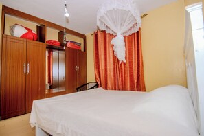 2 bedrooms, iron/ironing board, WiFi, bed sheets