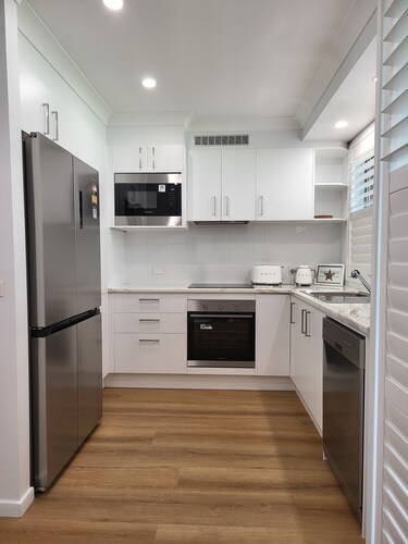 BJ Holiday House