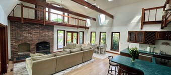 Escape to serene 3BR Cutchogue haven with heated pool, near beaches & vineyards.