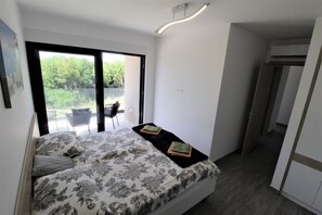 2 bedrooms, WiFi, bed sheets - Modern semi-detached house, quiet location, 6 minutes to the coast. (Bašanija)
