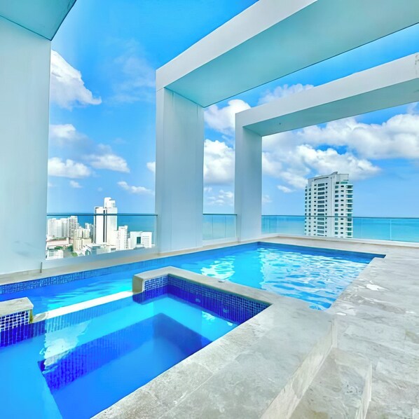 Outdoor pool - Modern duplex near the beach - 2 bathrooms + pool view (bocagrande)