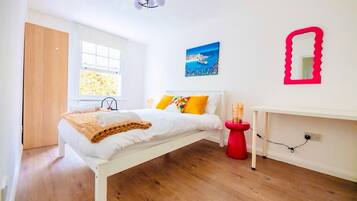 5 chambres, fer et planche à repasser, Wi-Fi, draps fournis