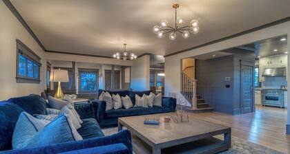 Steps from downtown - Beautiful historic home with AC, WiFi