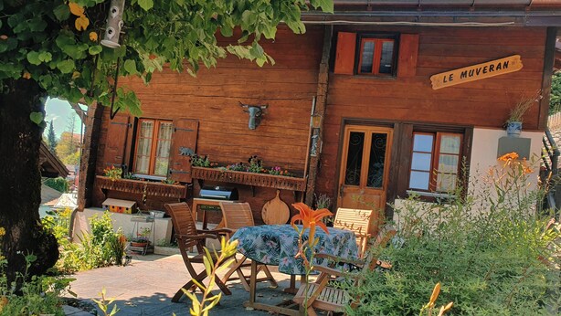 A rustic wooden building with a sign reading "LE MUVERAN". - Chalet le muveran, in the center of gryon with garden! (Gryon)