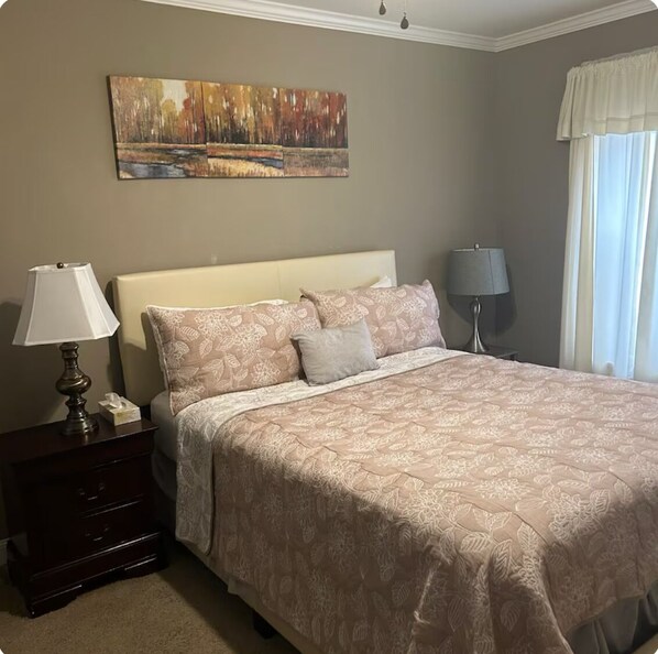 3 slaapkamers, een strijkplank/strijkijzer, wifi, beddengoed