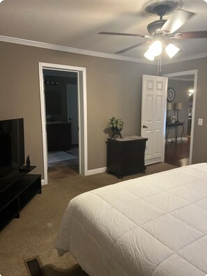 3 bedrooms, iron/ironing board, WiFi, bed sheets